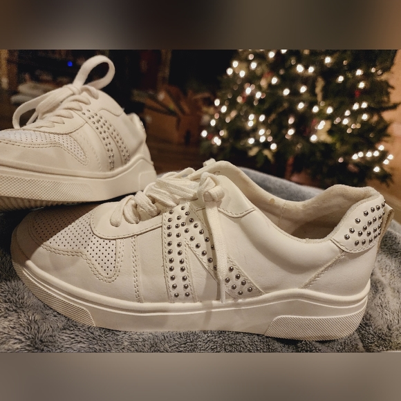DILLON FAUX LEATHER STUDDED SNEAKERS - WHITE - Picture 2 of 7